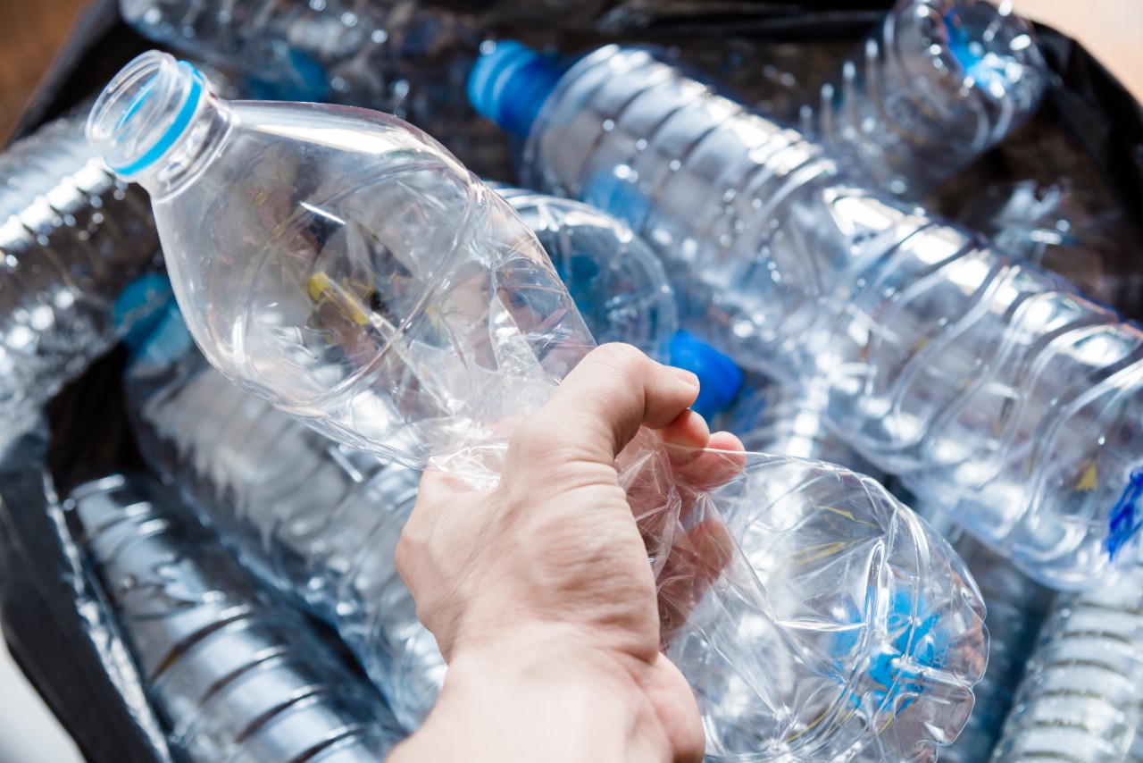 Plastic bottle water discount