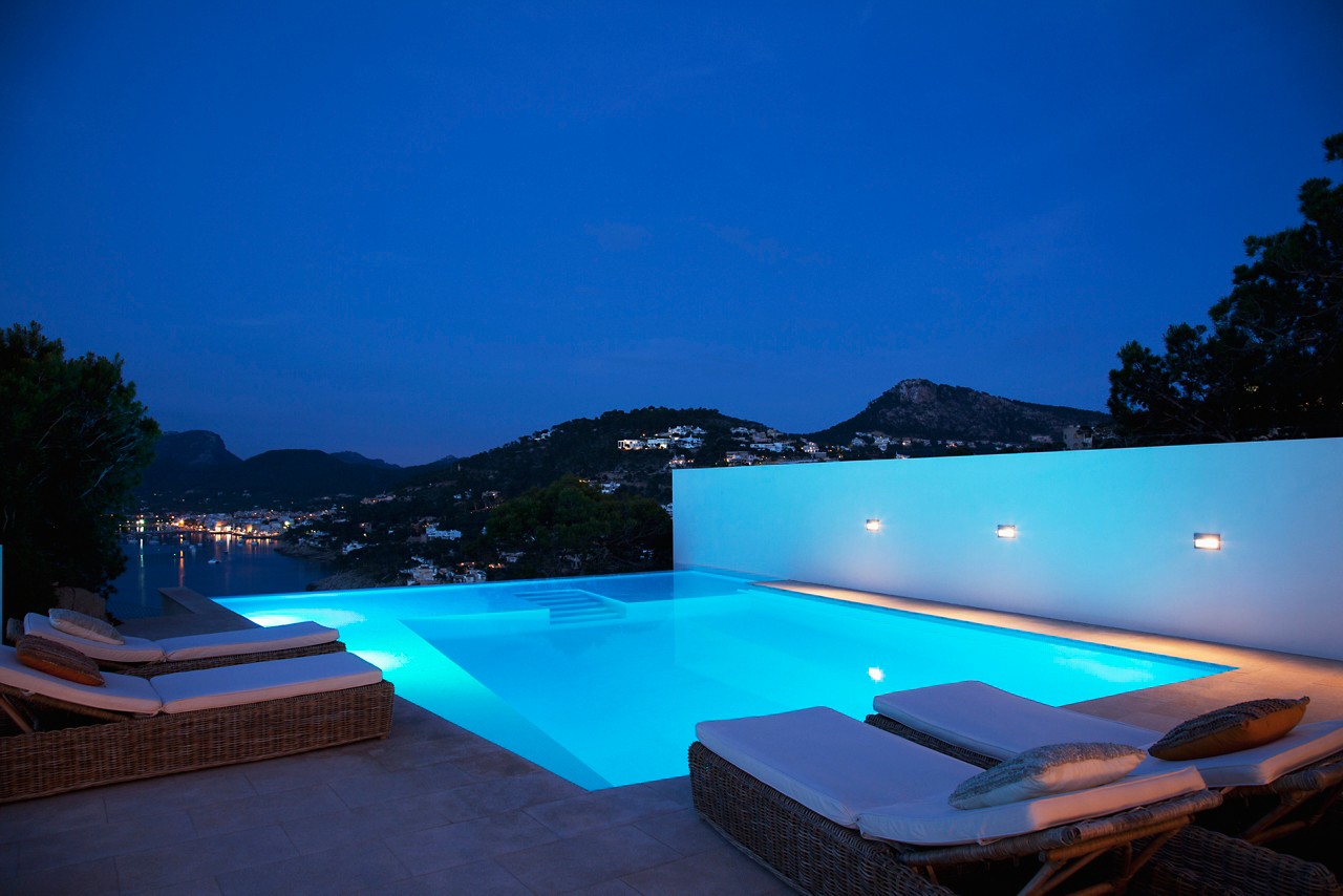 Illuminate Your Backyard Oasis with LED Pool Lighting