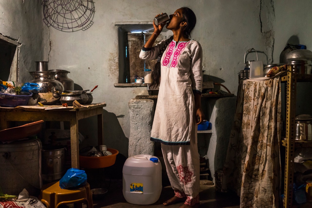 2017-cr-report-woman-drinking-water-global-full-size-horizontal-600x4000-image-file