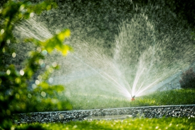 Rotating Lawn Sprinkler. Automatic Grass Watering Systems.