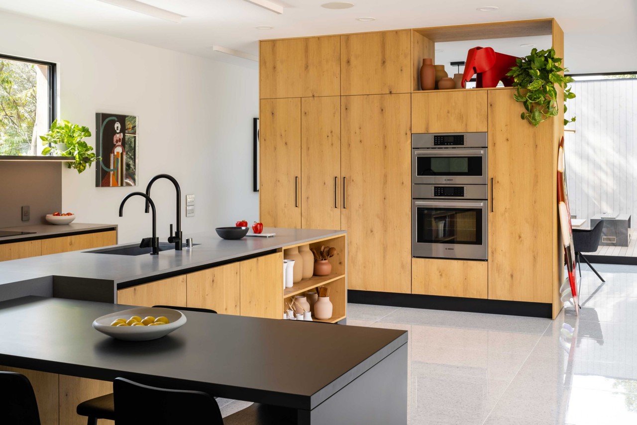 bridge house LA kitchen