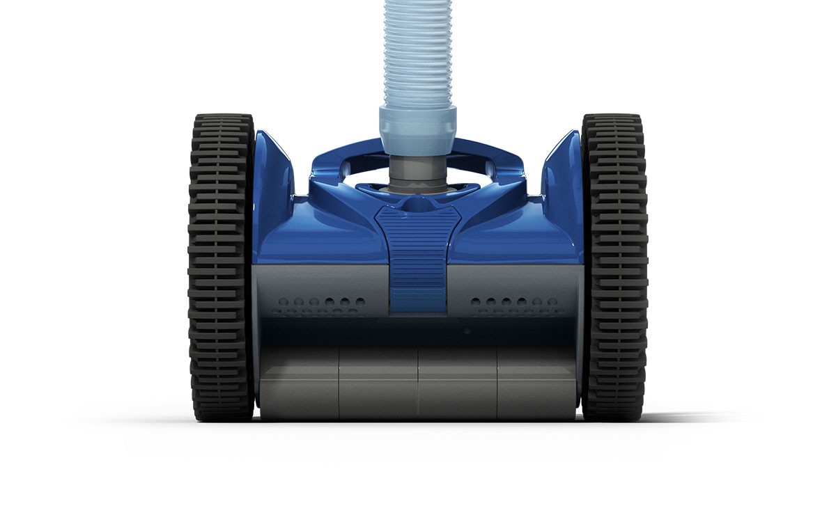 Front facing pool cleaner 