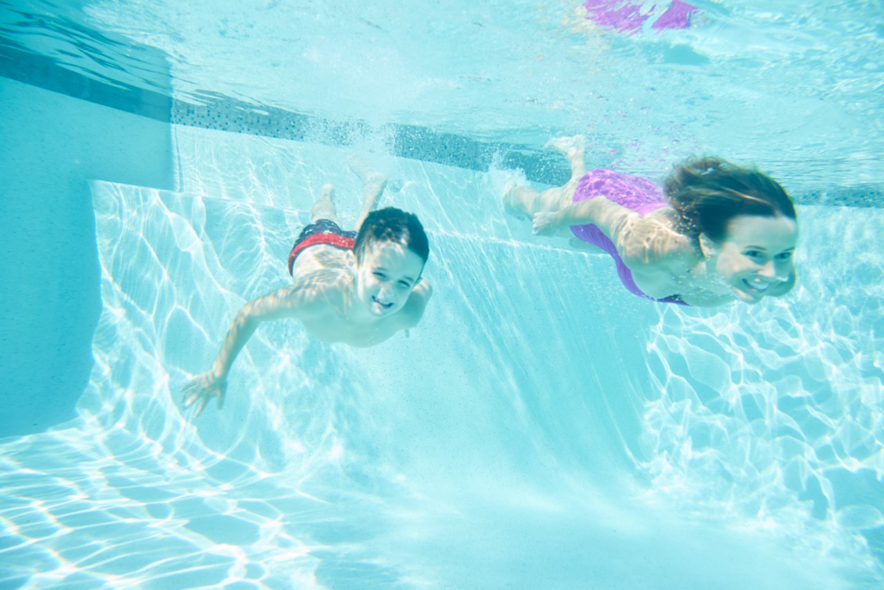 kids swimming underwater