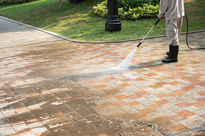 Water outlet pressure cleaning