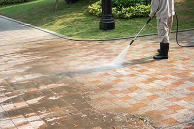 Outdoor floor cleaning with a pressure water jet on street