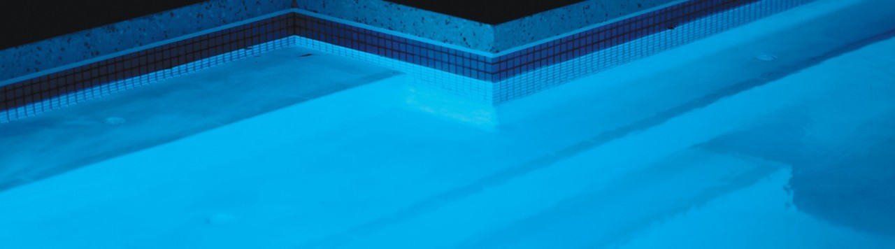 lit up pool showing pool steps for the lighting LED page